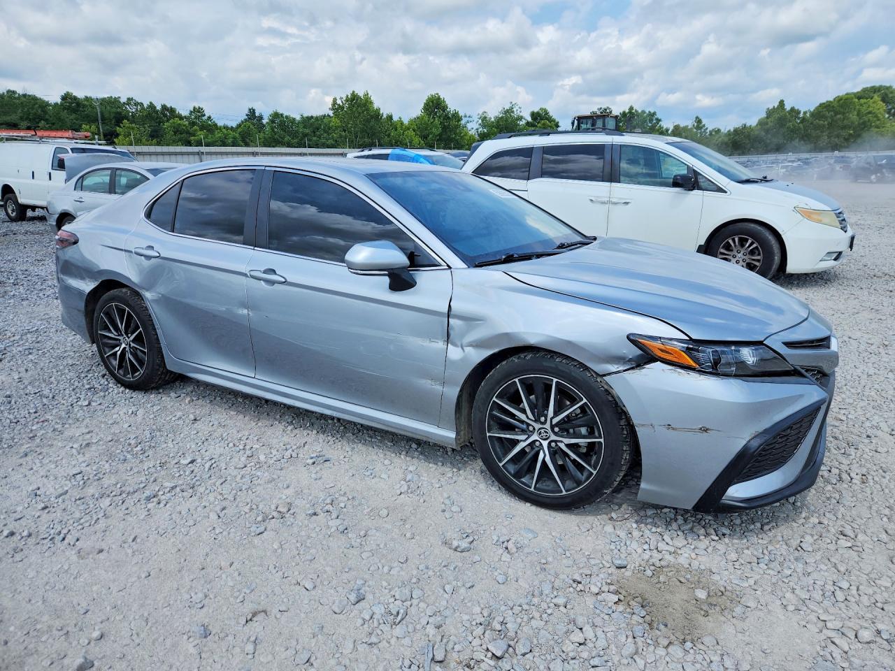 2023 Toyota Camry Hybrid Se - Image 4