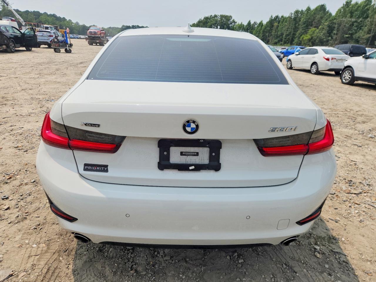 2019 BMW 330Xi - Image 6