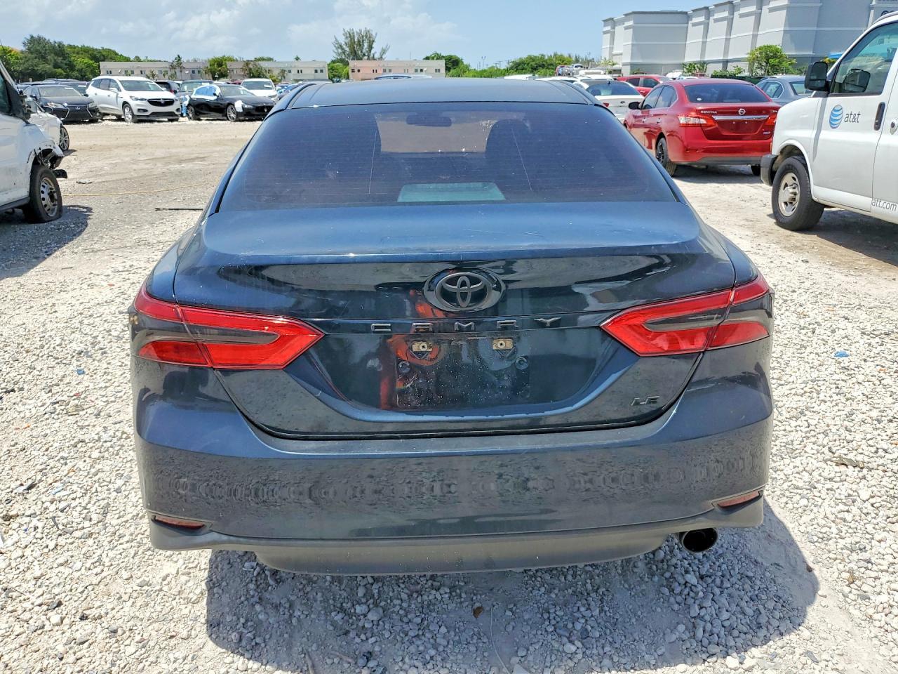 2018 Toyota Camry Le - Image 6