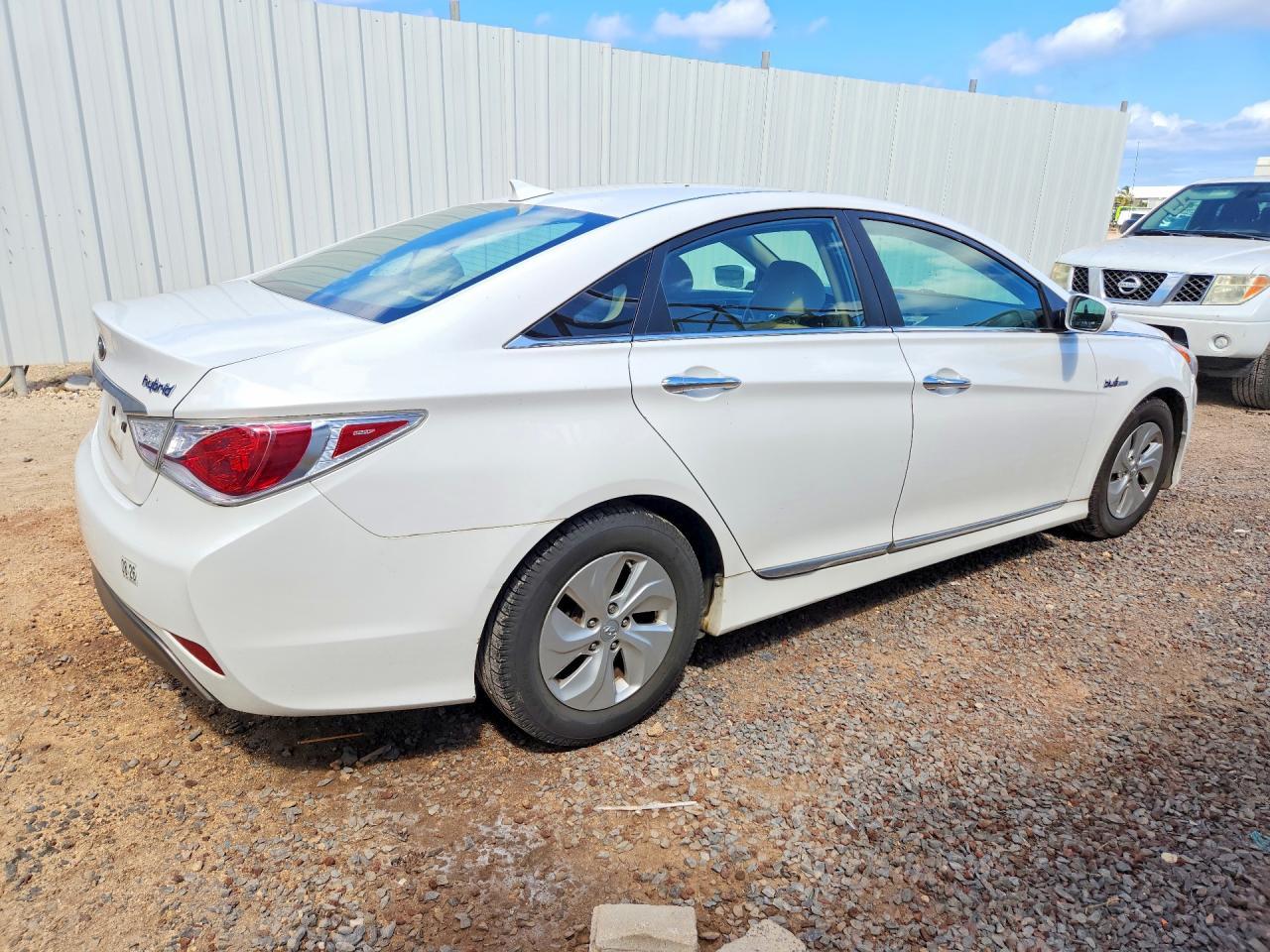 2014 Hyundai Sonata Hybrid - Image 3
