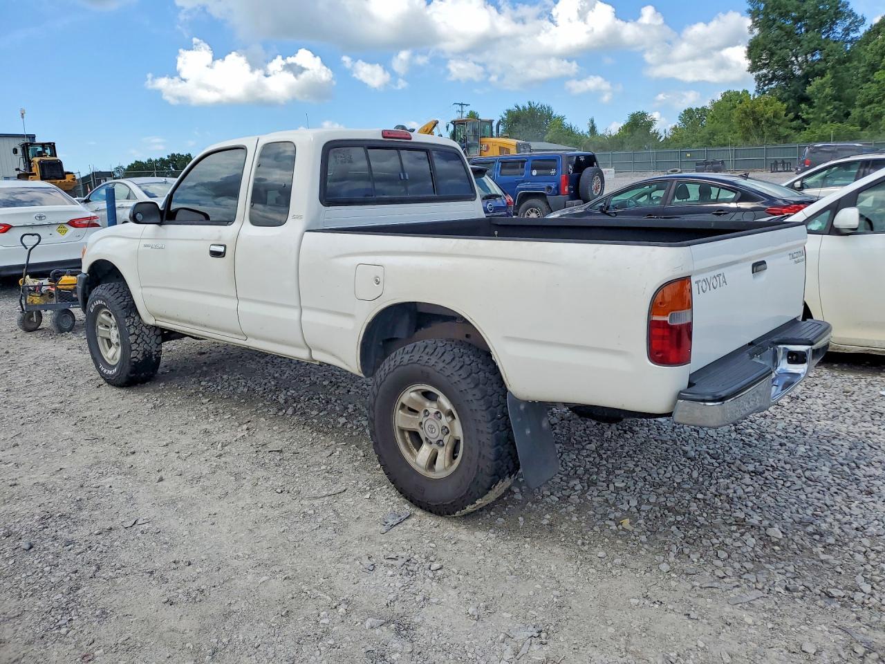 2000 Toyota Tacoma Xtracab Prerunner - Image 2