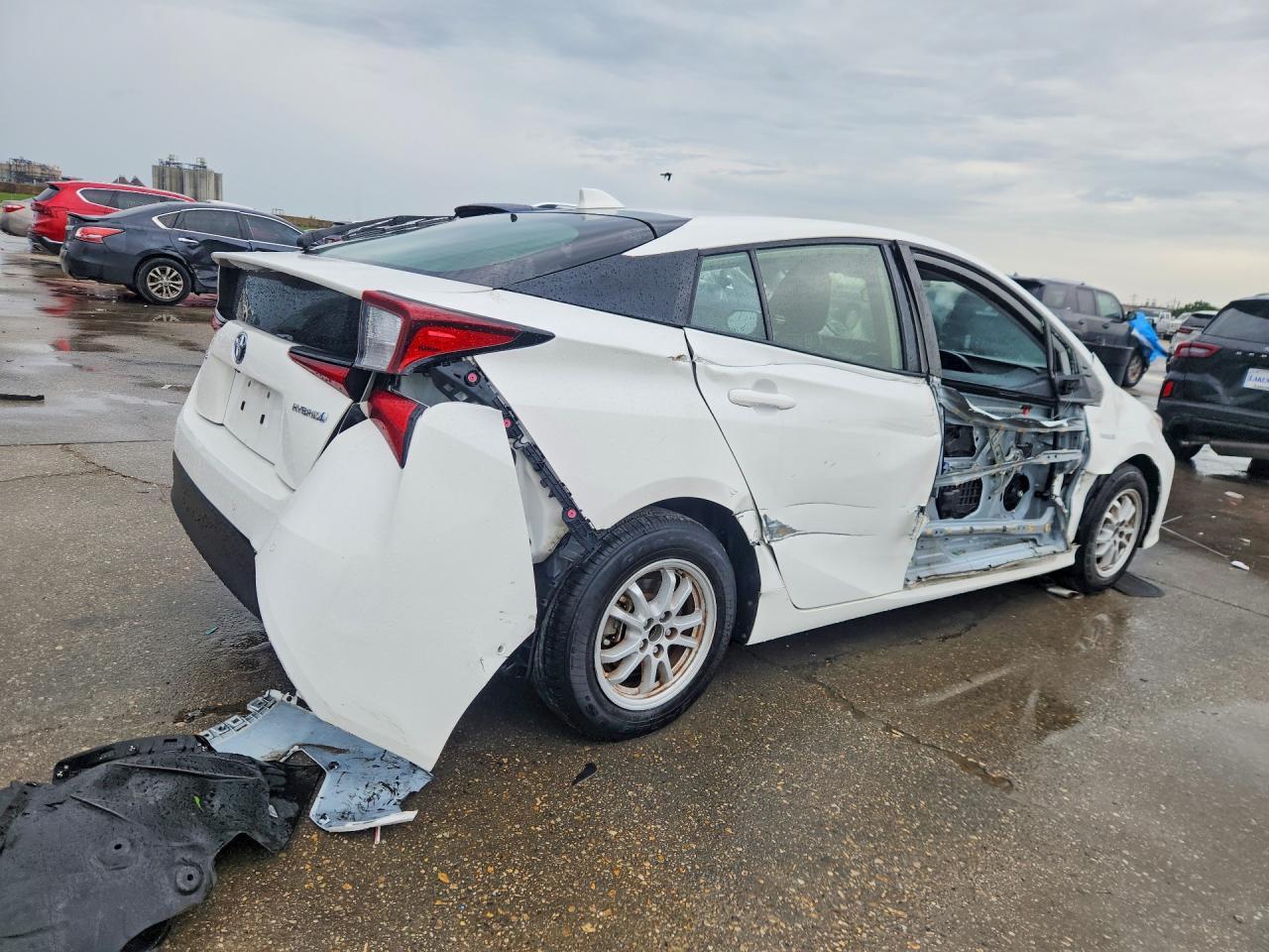 2021 Toyota Prius Le - Image 3