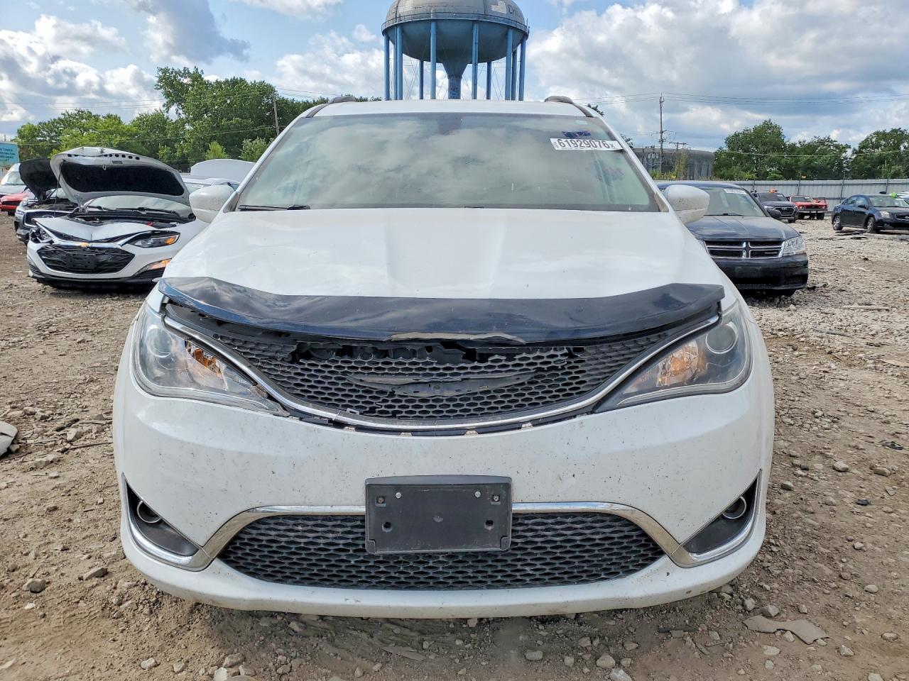 2017 Chrysler Pacifica Touring L - Image 5