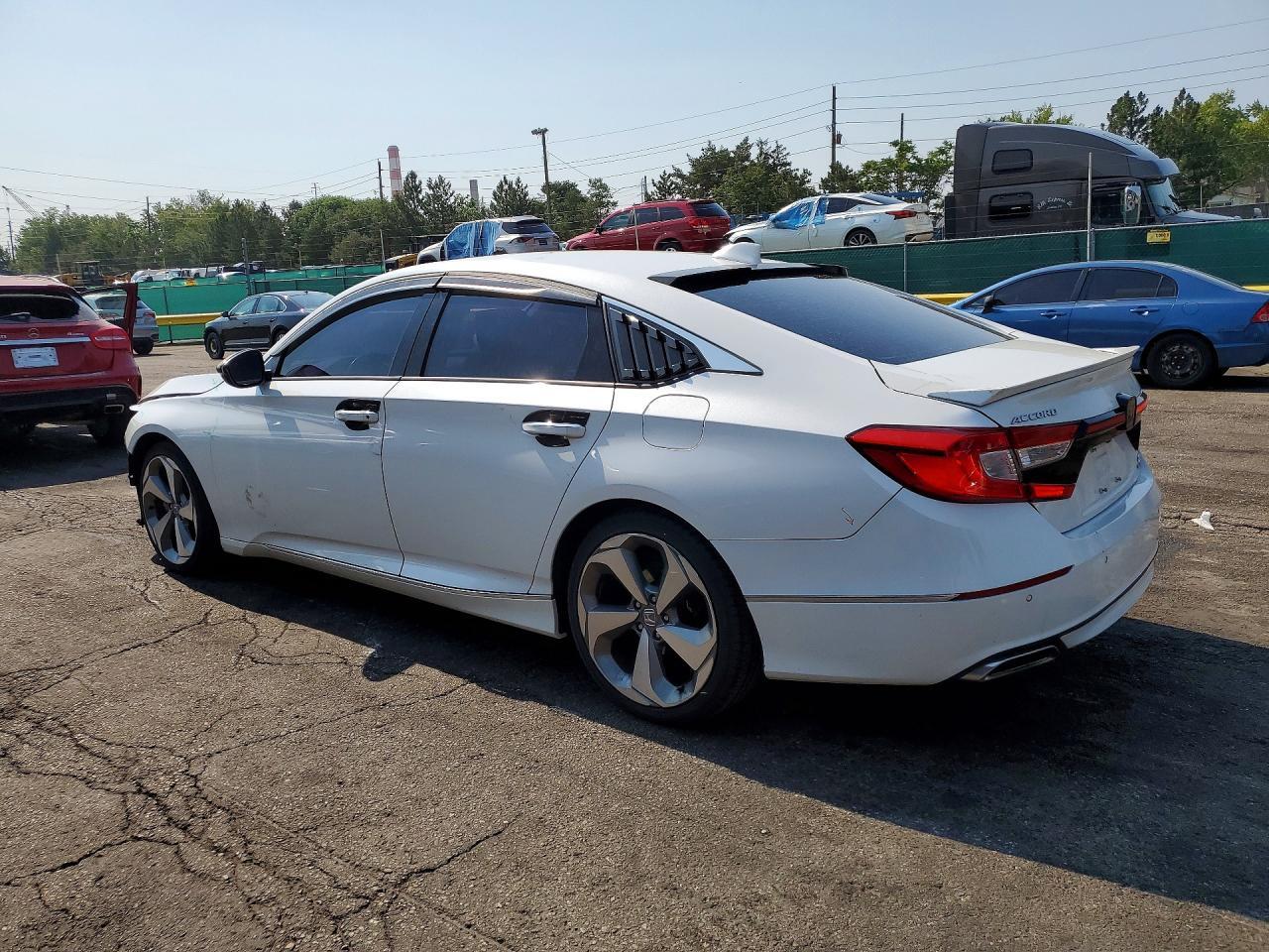 2018 Honda Accord Touring - Image 2