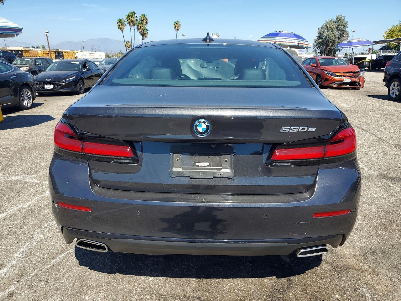 2022 BMW 530E - Фото 6