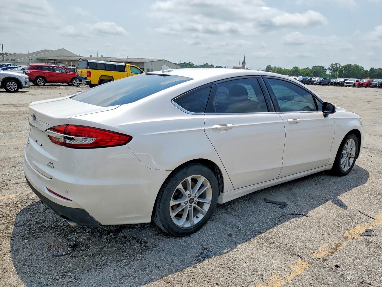 2019 Ford Fusion Se - Фото 3