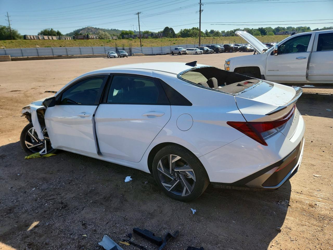 2025 Hyundai Elantra Sel Sport - Image 2