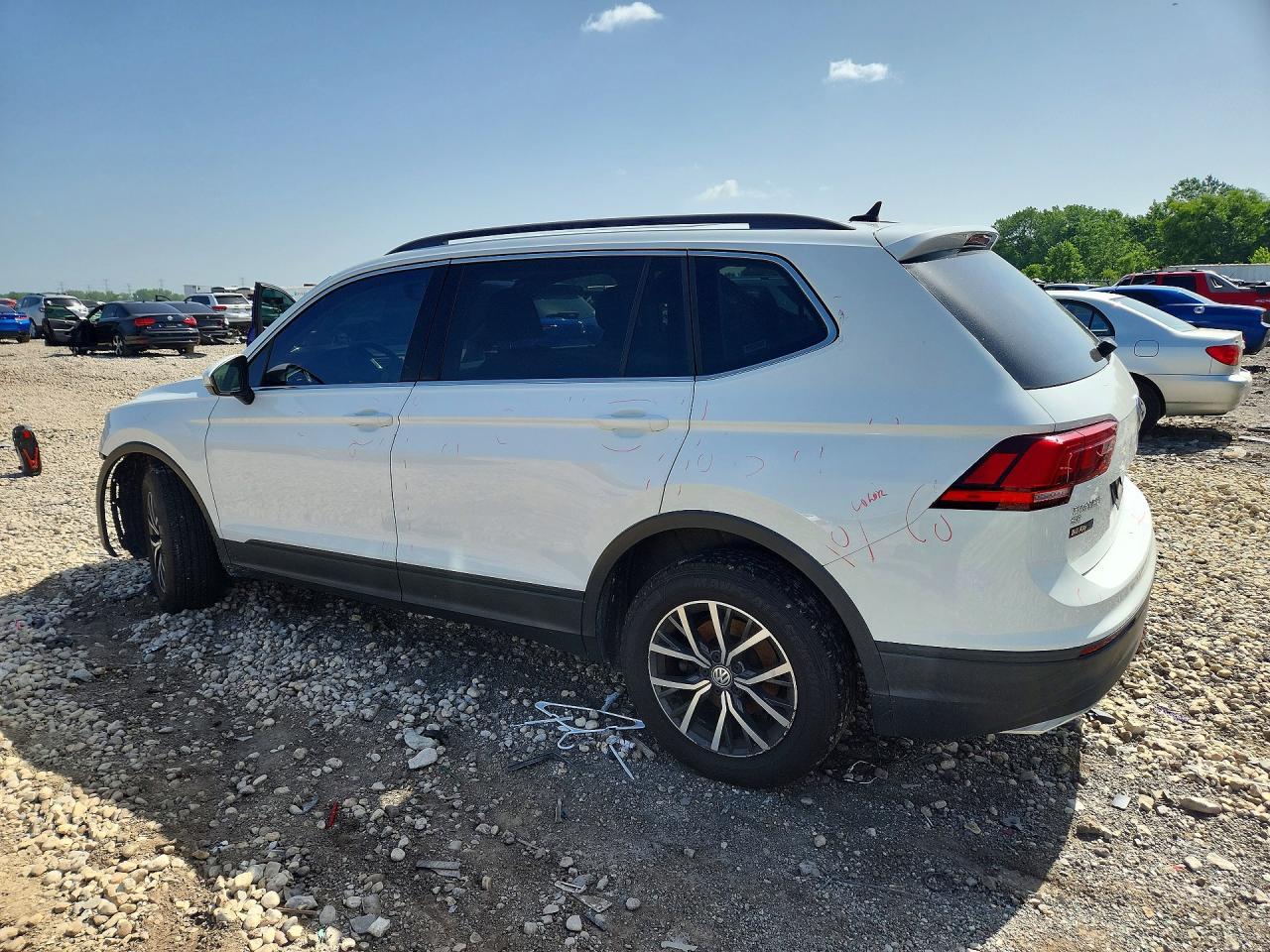 2019 Volkswagen Tiguan Se - Фото 2