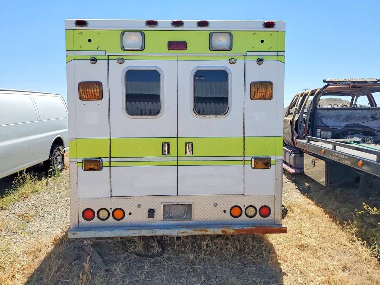 2006 Ford Econoline E350 Super Duty Cutaway Van - Фото 6