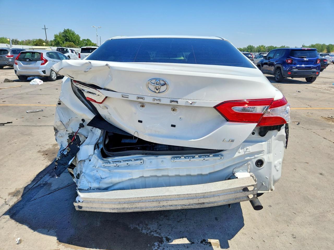2018 Toyota Camry Le - Фото 6