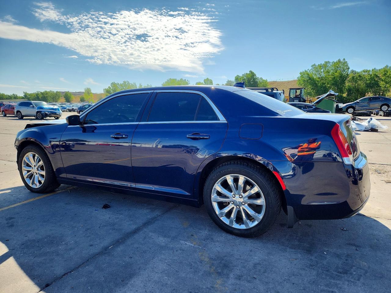 2017 Chrysler 300 Limited - Фото 2