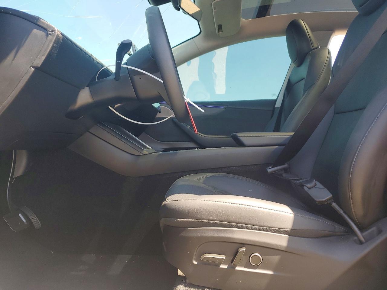 2026 Tesla Model Y - Фото 7