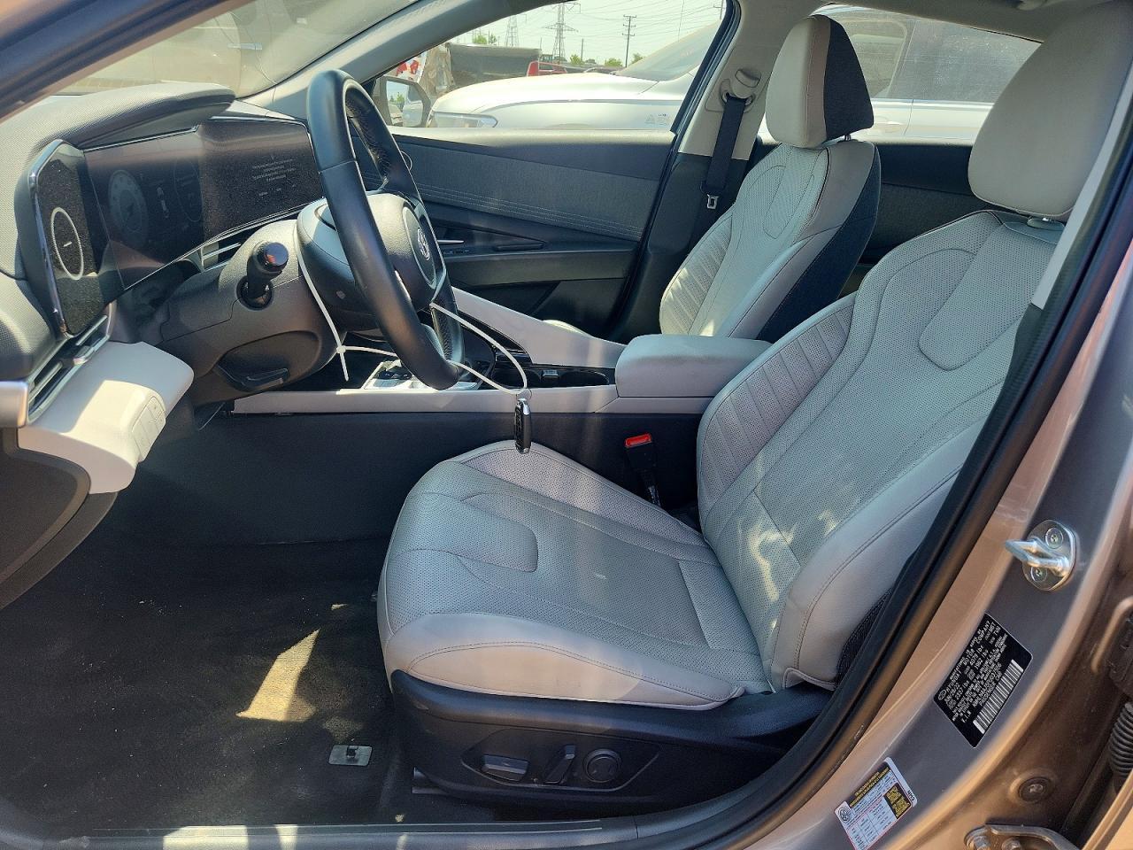2023 Hyundai Elantra Limited - Image 7