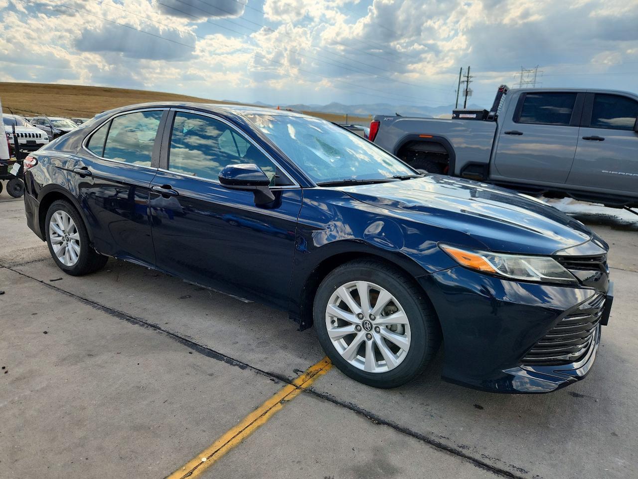 2020 Toyota Camry Le - Фото 4