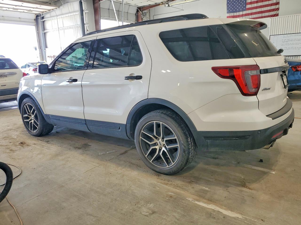 2019 Ford Explorer Sport - Image 2