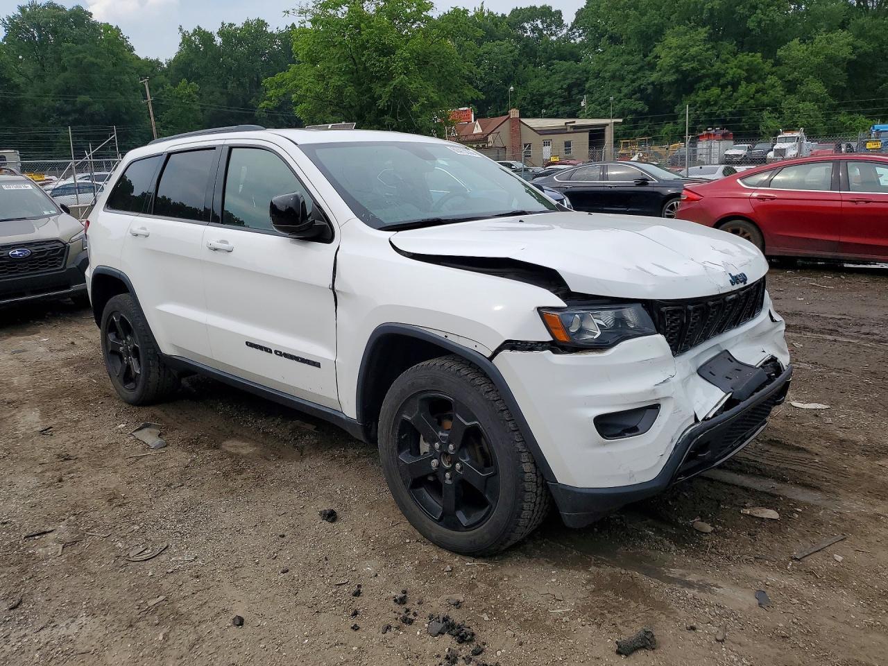 2020 Jeep Grand Cherokee Laredo - Image 4