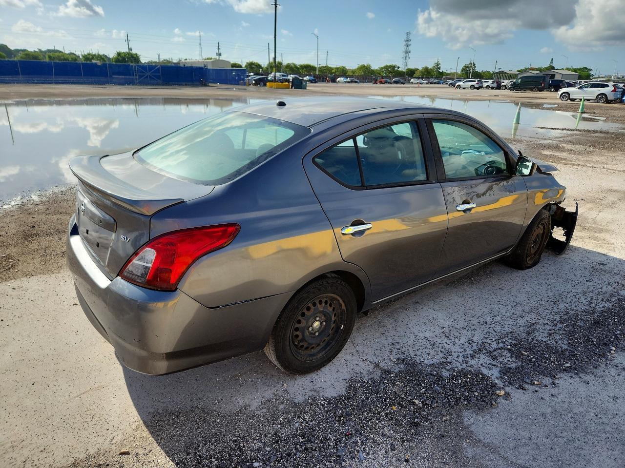 2019 Nissan Versa Sv - Image 3
