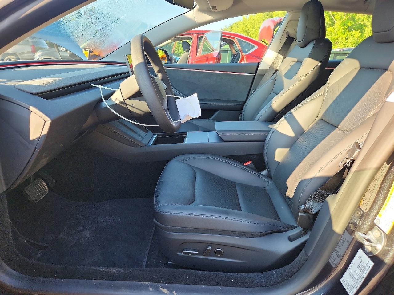 2025 Tesla Model 3 - Фото 7