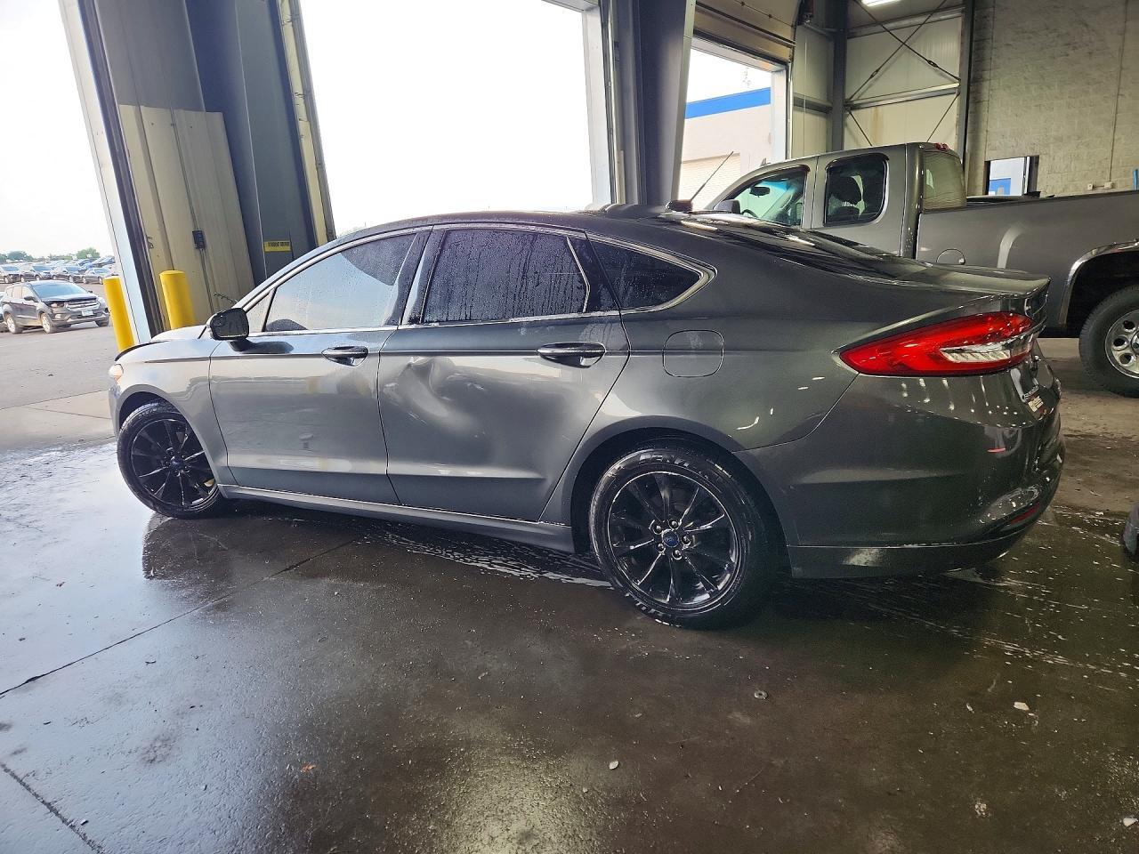 2017 Ford Fusion Se - Фото 2