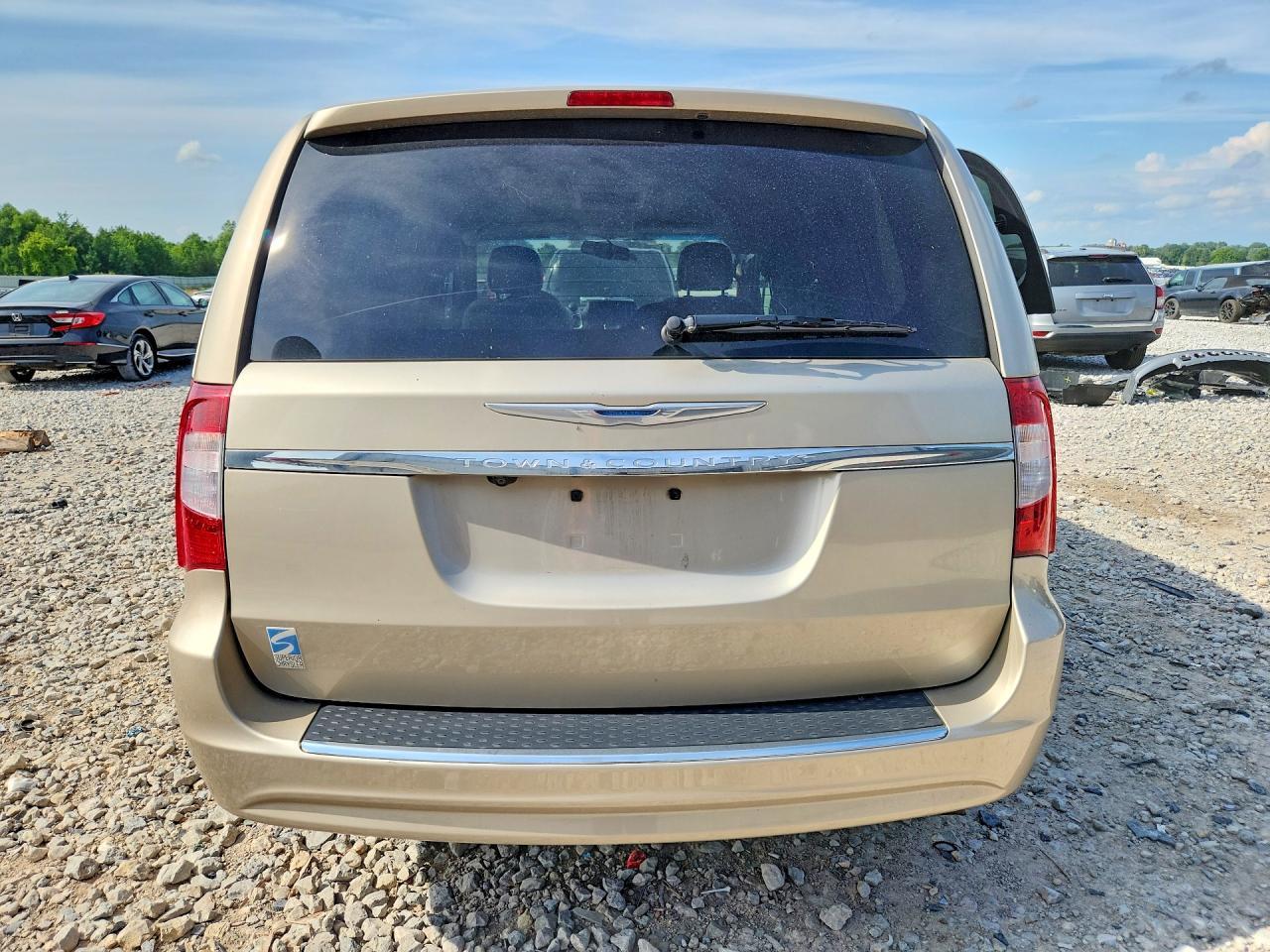 2016 Chrysler Town & Country Touring - Image 6