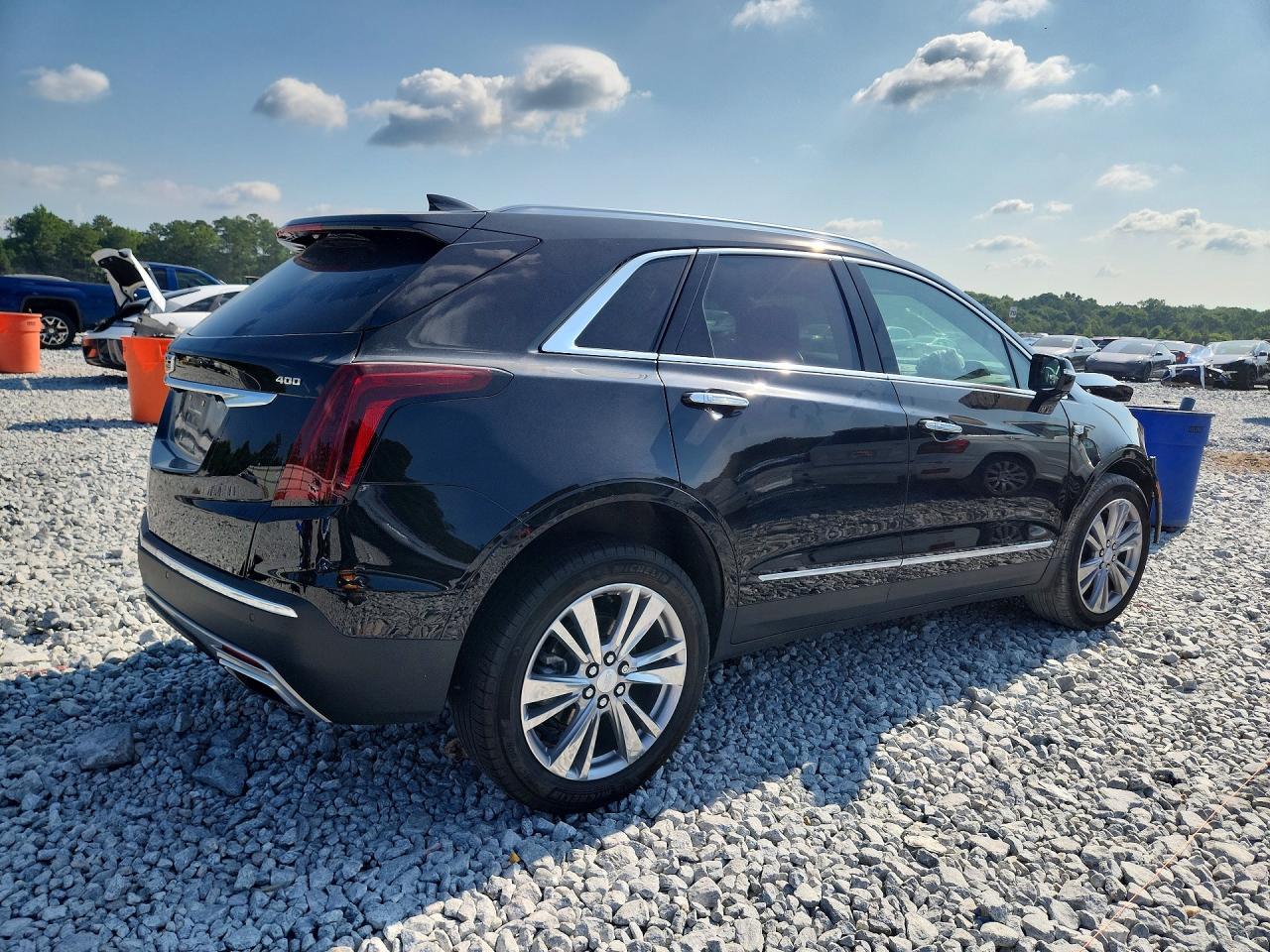 2024 Cadillac Xt5 Platinum Premium Luxury - Image 3