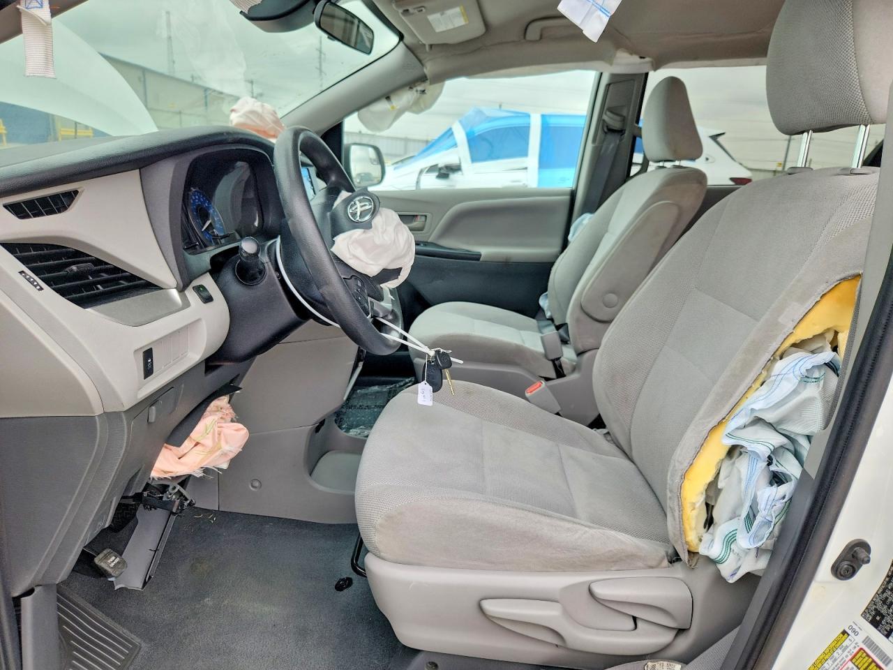 2020 Toyota Sienna L - Фото 7