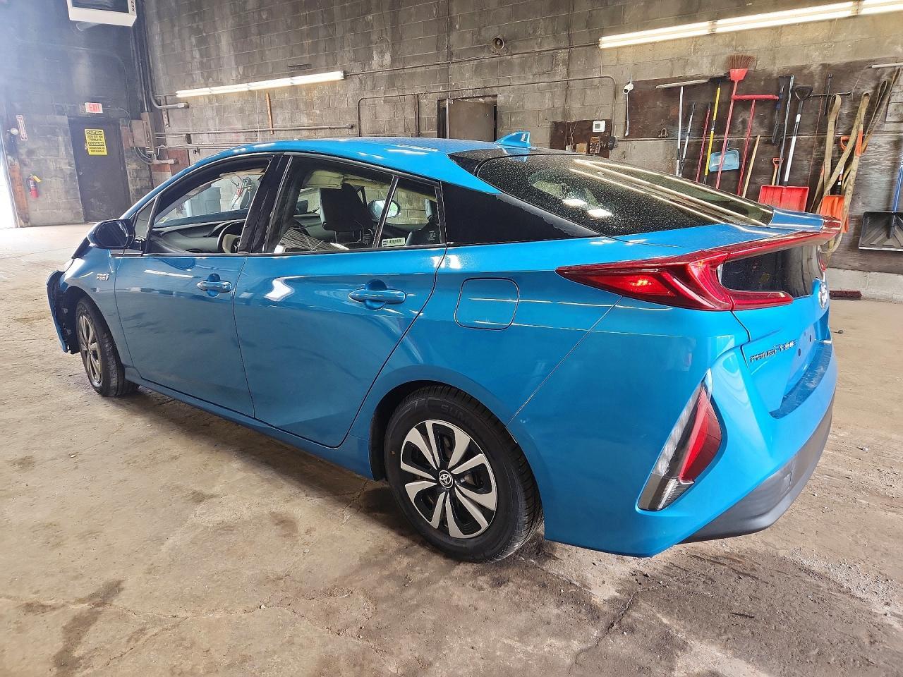 2017 Toyota Prius Prime Premium - Фото 2