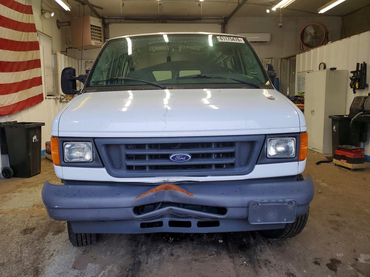 2006 Ford Econoline E250 Van - Image 5