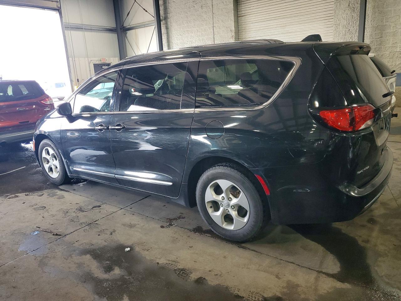 2017 Chrysler Pacifica Touring L Plus - Фото 2