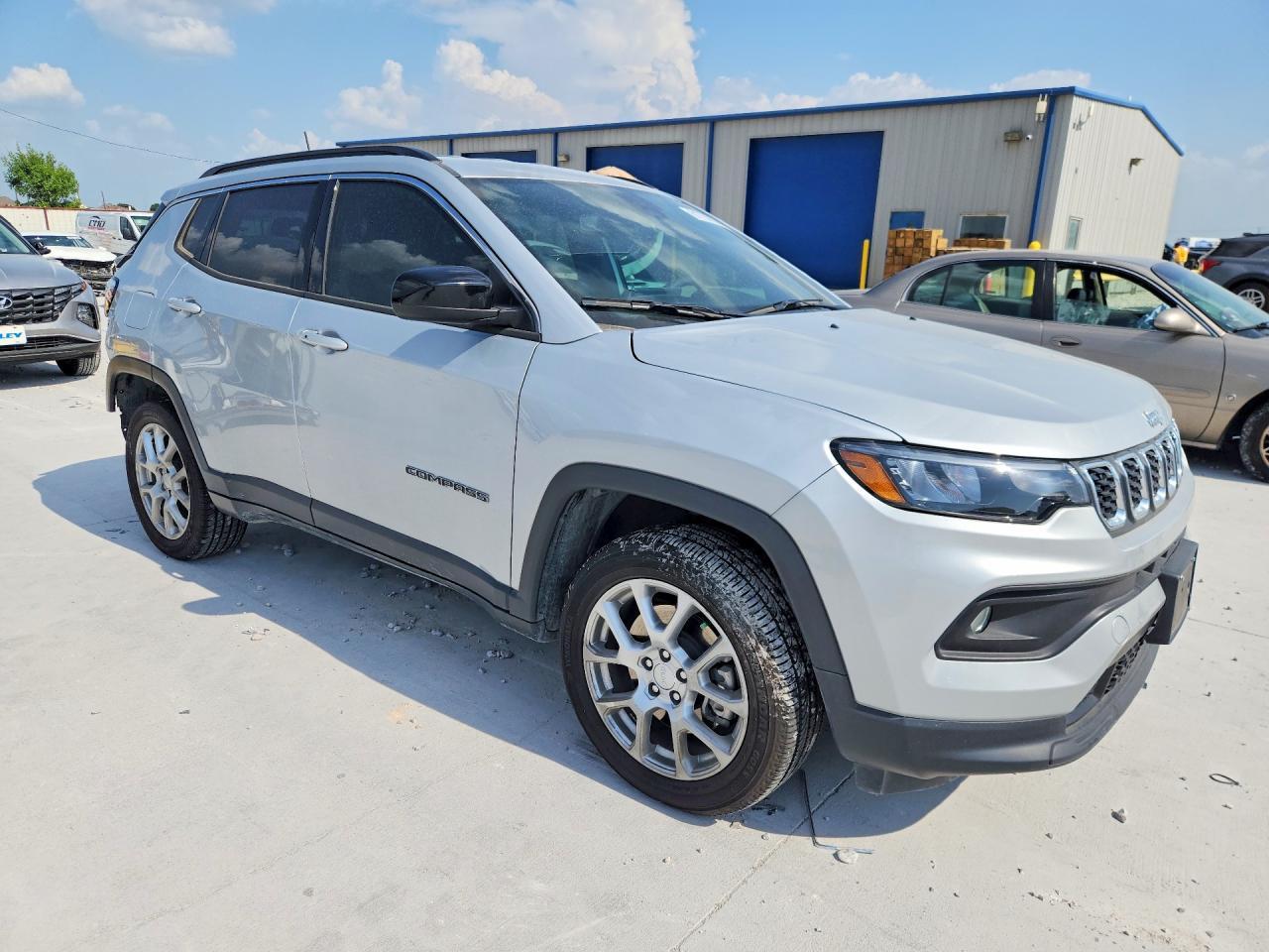 2024 Jeep Compass Latitude Lux - Image 4