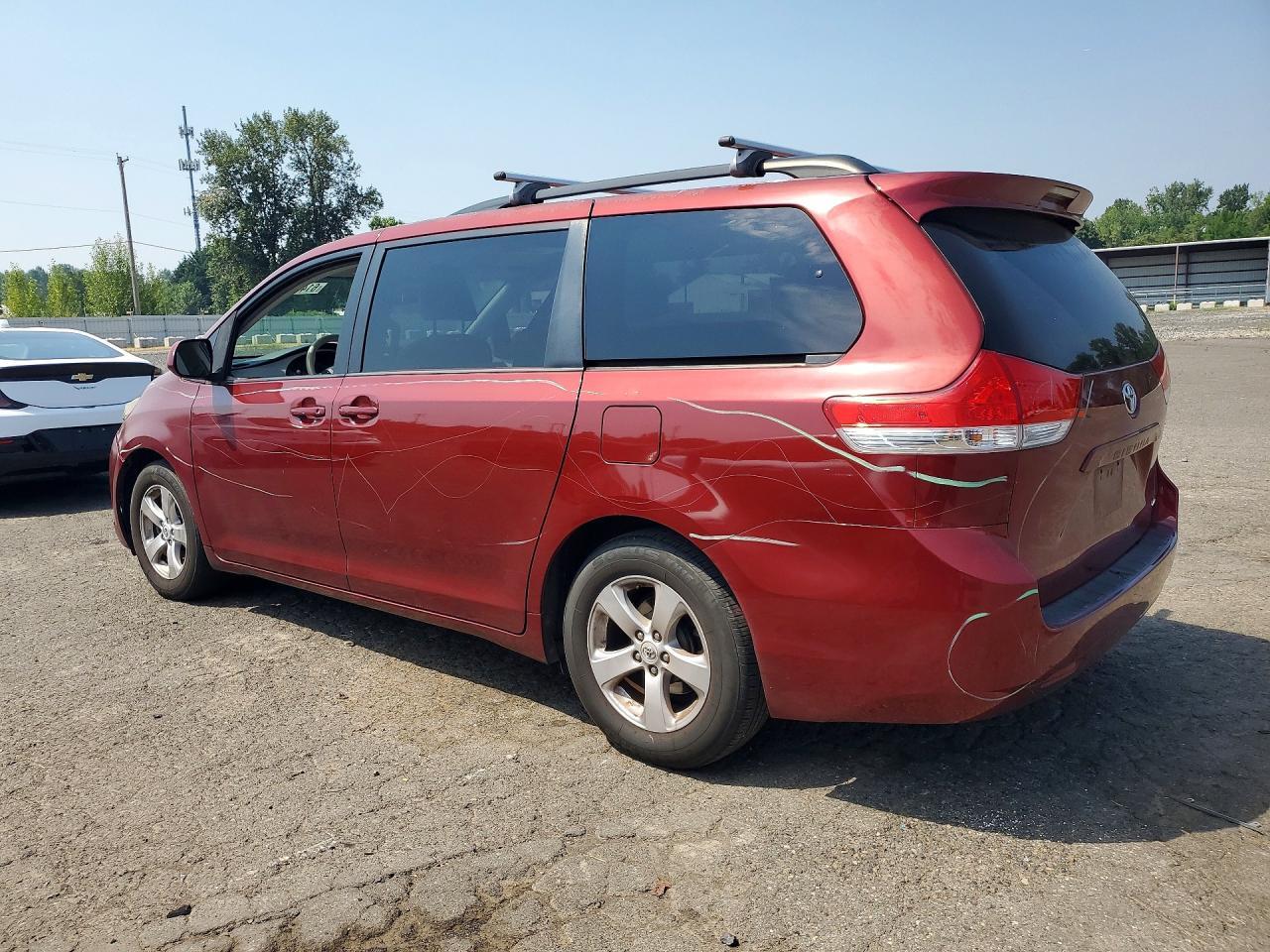 2012 Toyota Sienna Le - Image 2