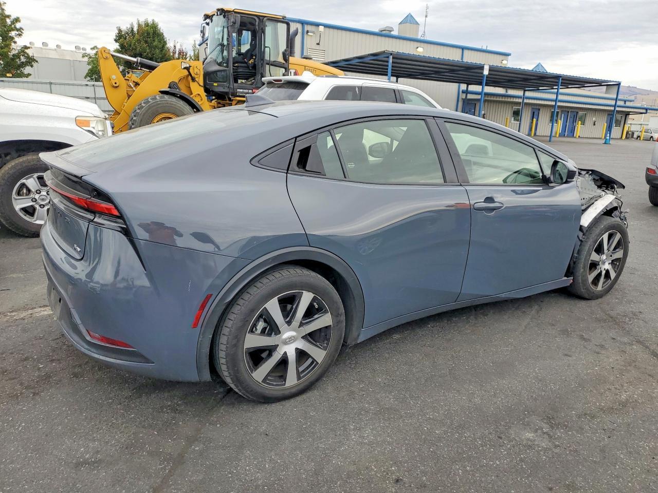 2024 Toyota Prius Le - Image 3