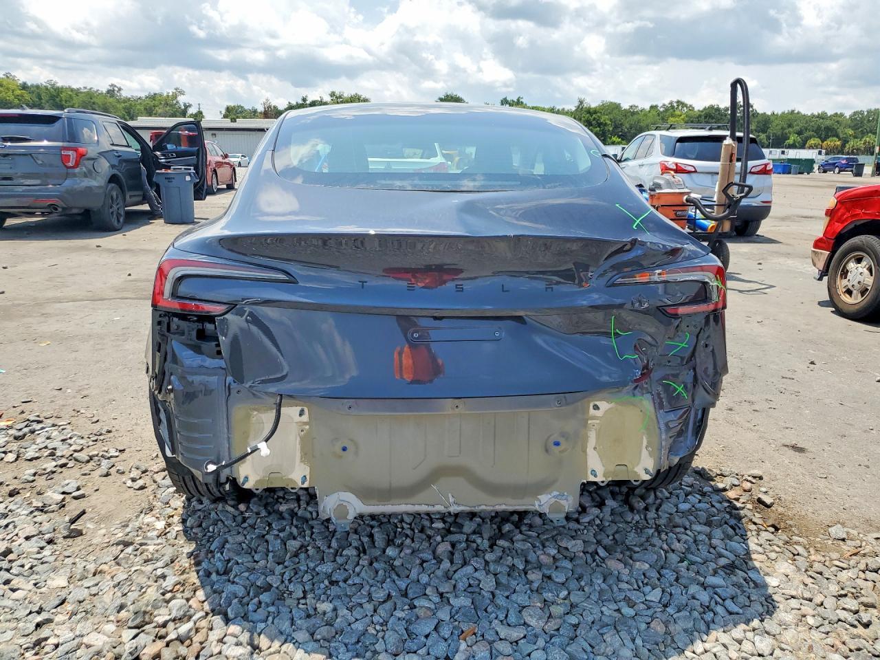 2026 Tesla Model 3 - Фото 6