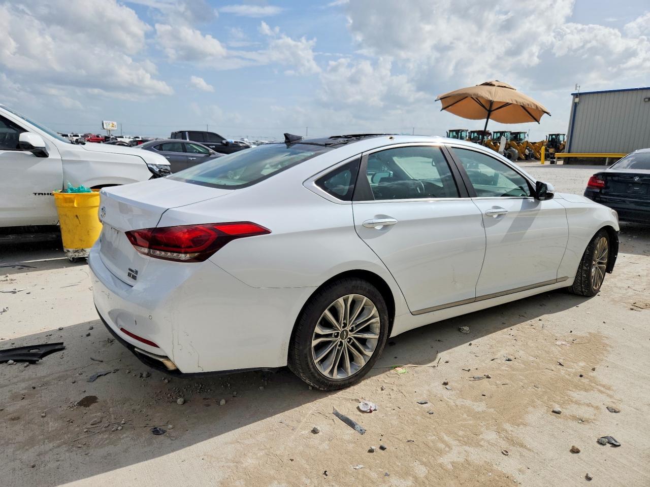 2015 Hyundai Genesis 3.8L - Фото 3