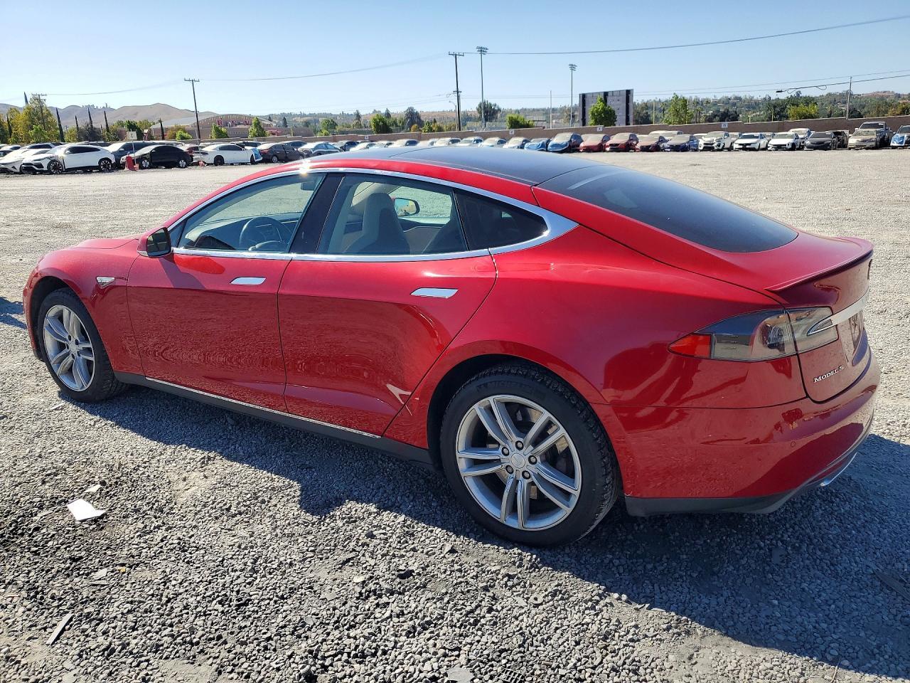 2014 Tesla Model S - Image 2