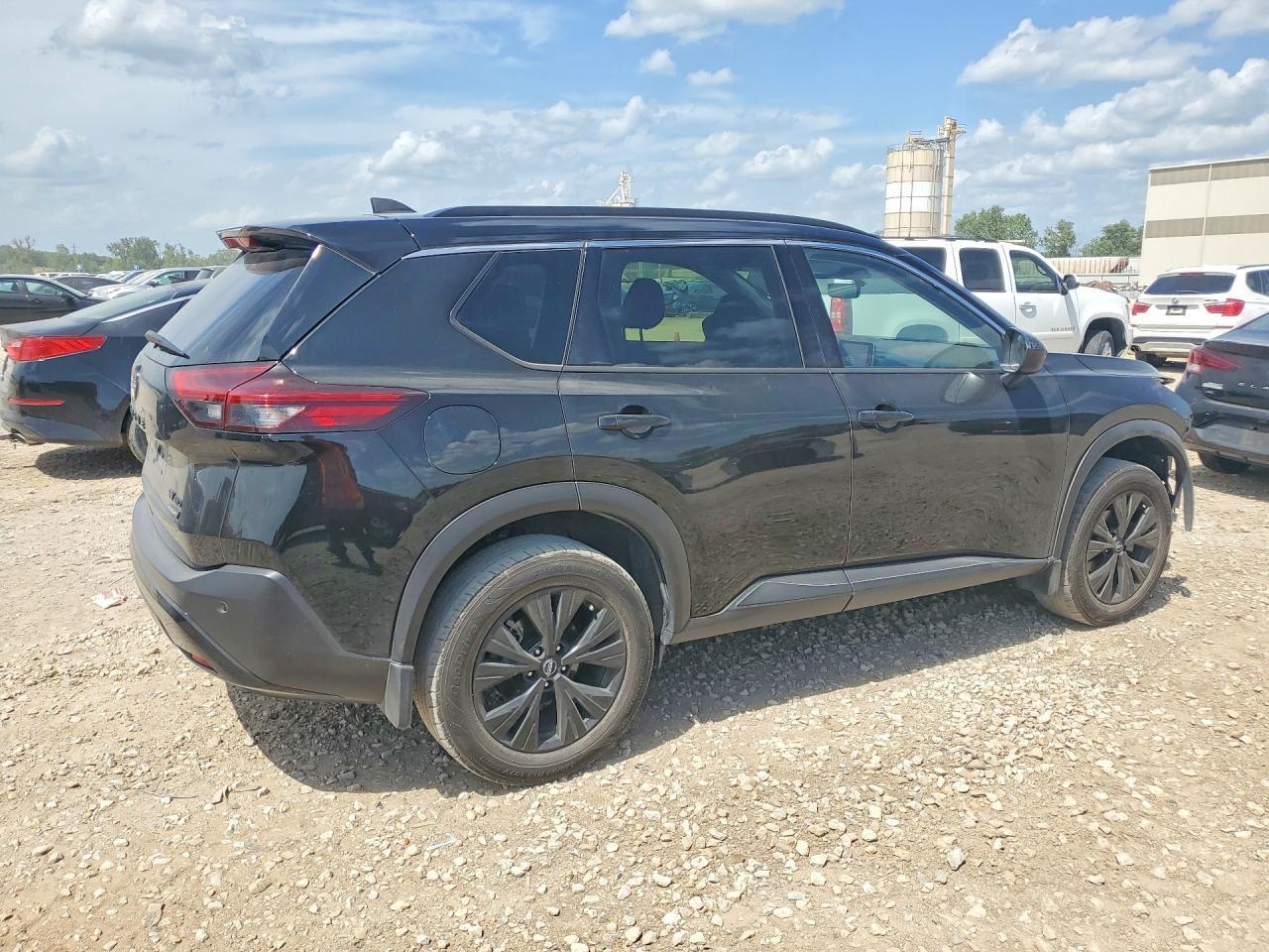 2023 Nissan Rogue Sv - Image 3