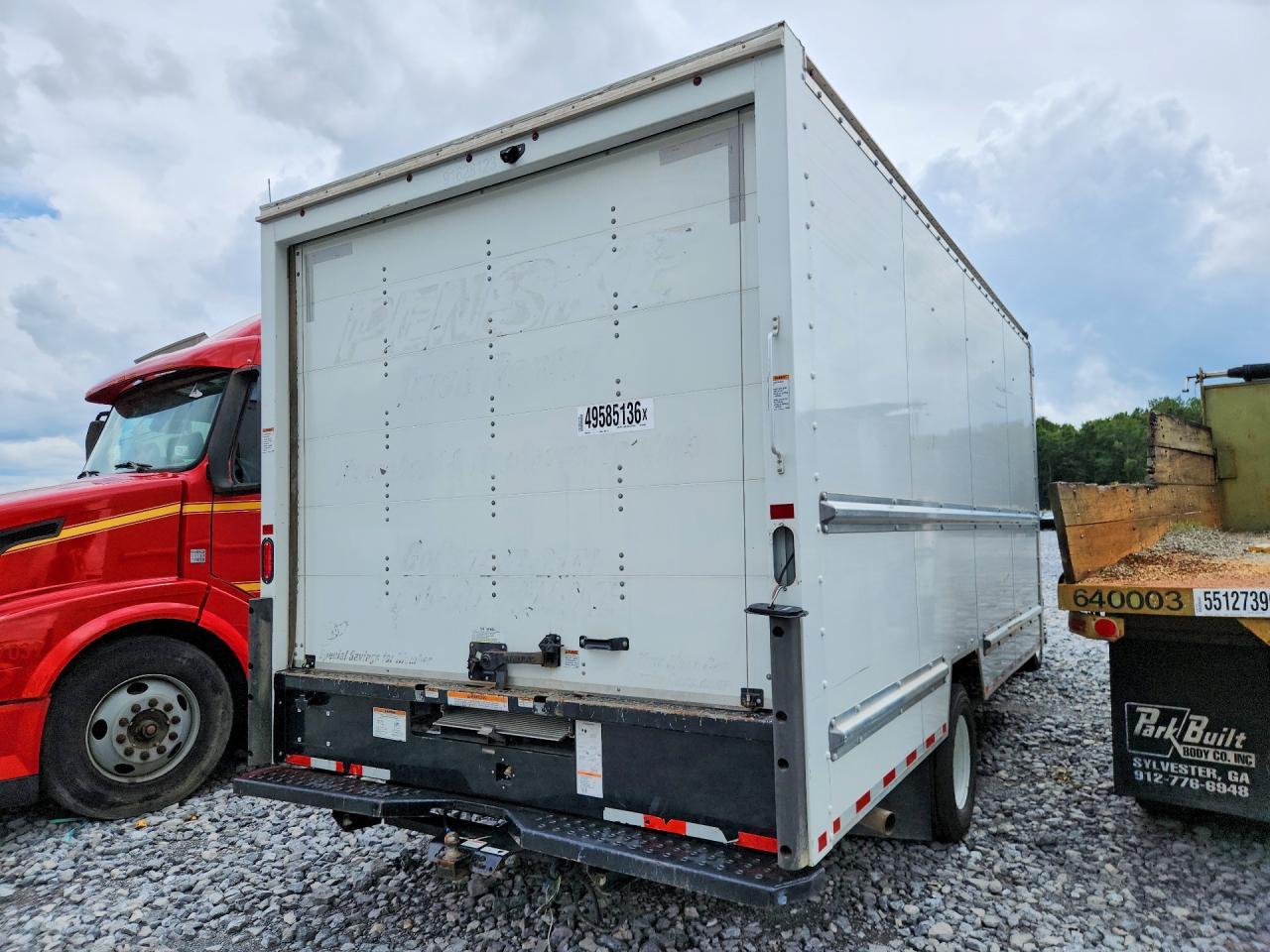 2022 GMC Savana Box Truck - Фото 3