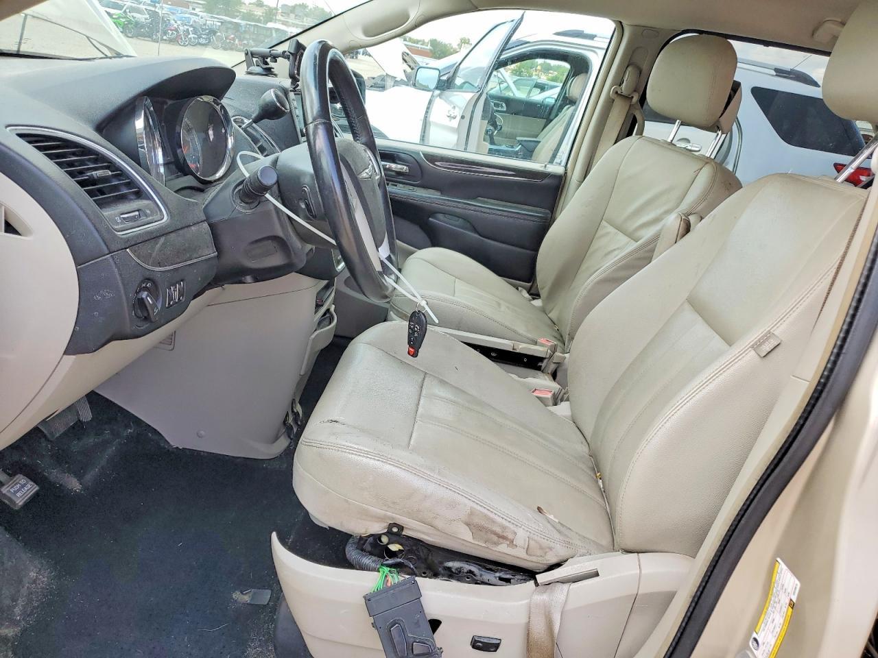 2016 Chrysler Town & Country Touring - Фото 7