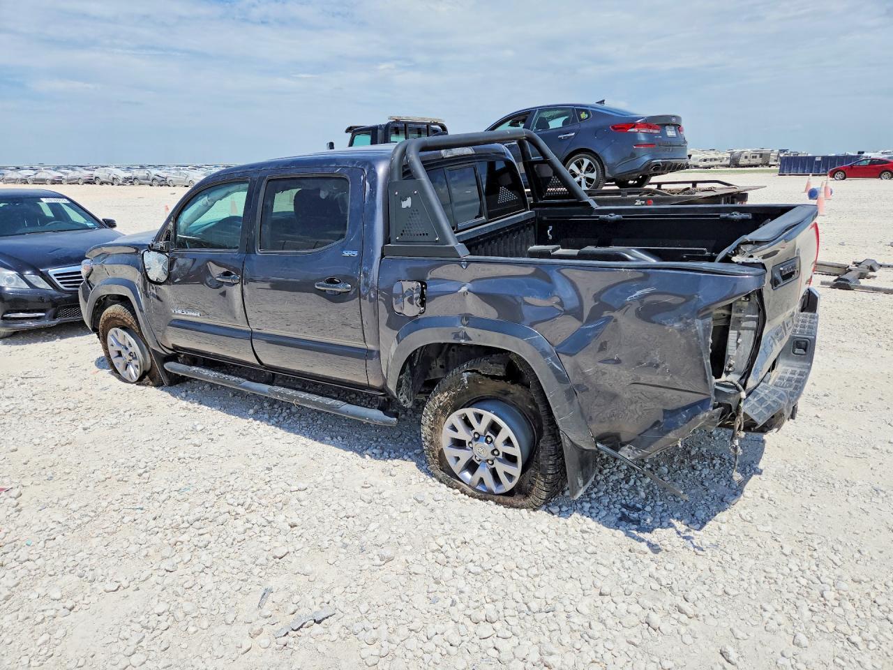 2016 Toyota Tacoma - Фото 2