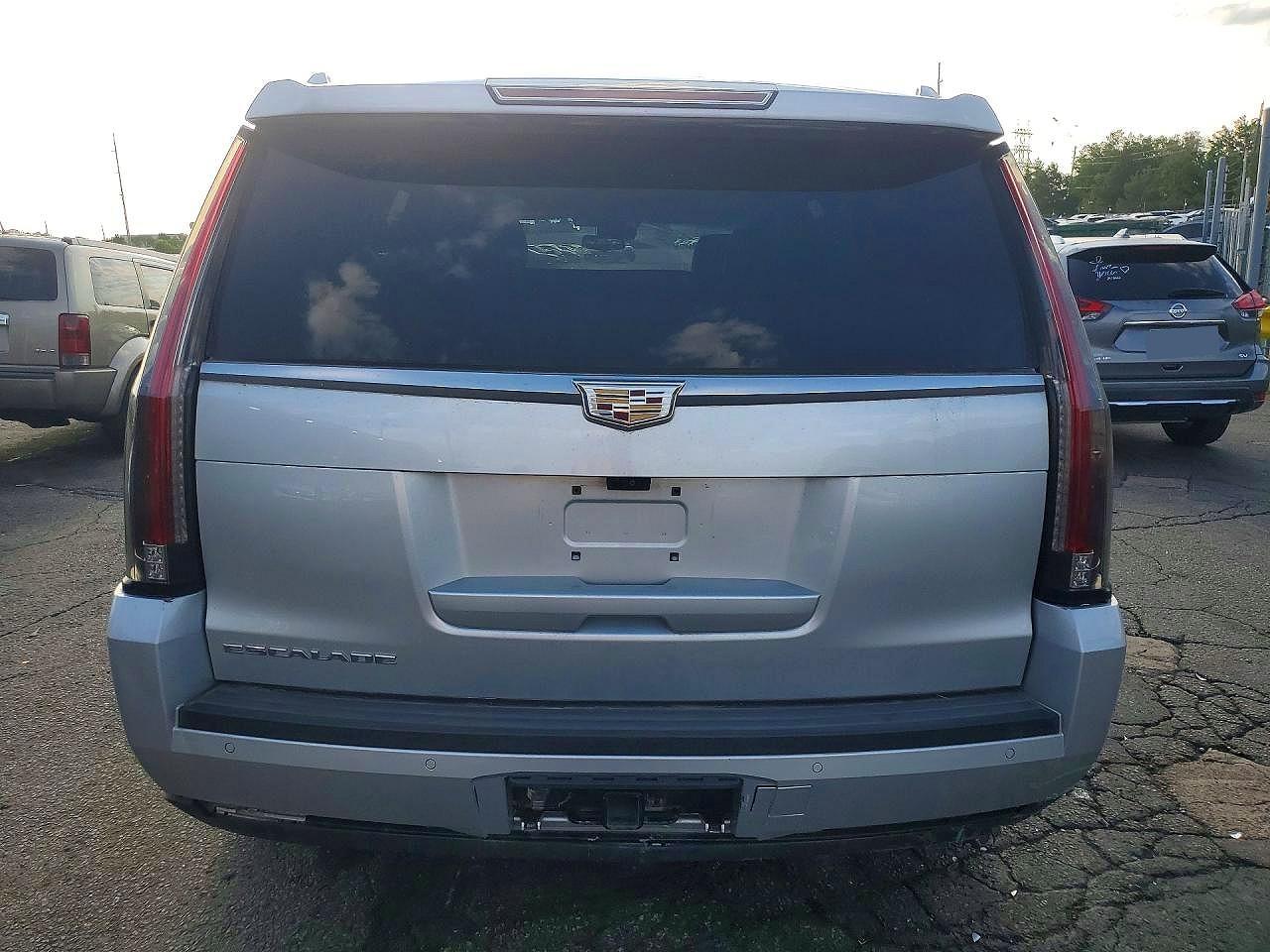 2018 Cadillac Escalade Luxury - Image 6