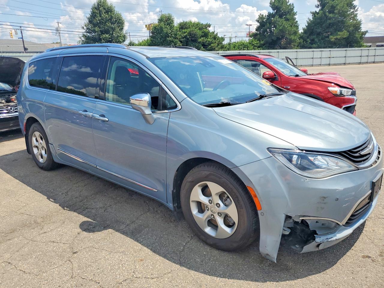 2017 Chrysler Pacifica Ehybrid Platinum - Image 4