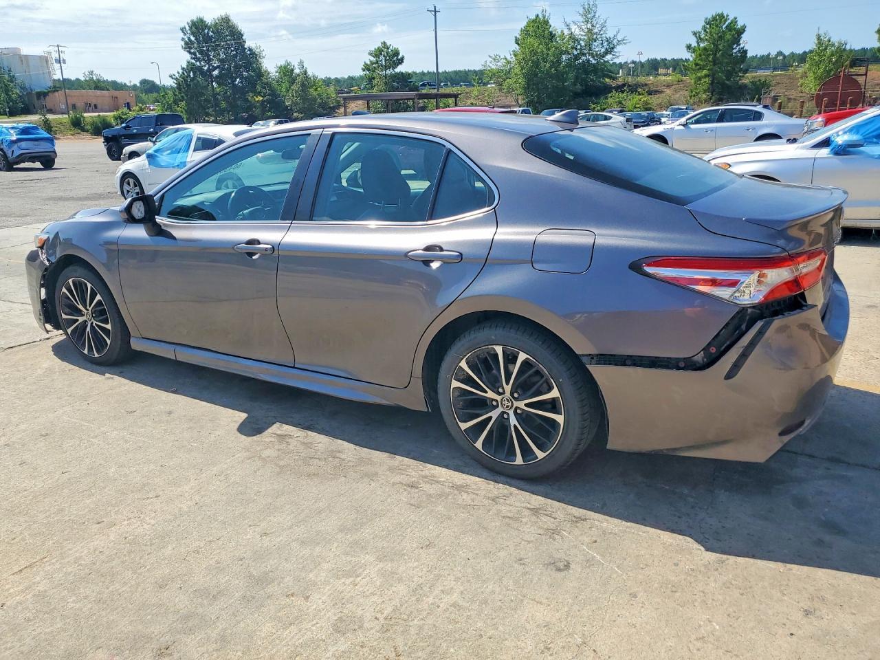 2020 Toyota Camry Se - Image 2