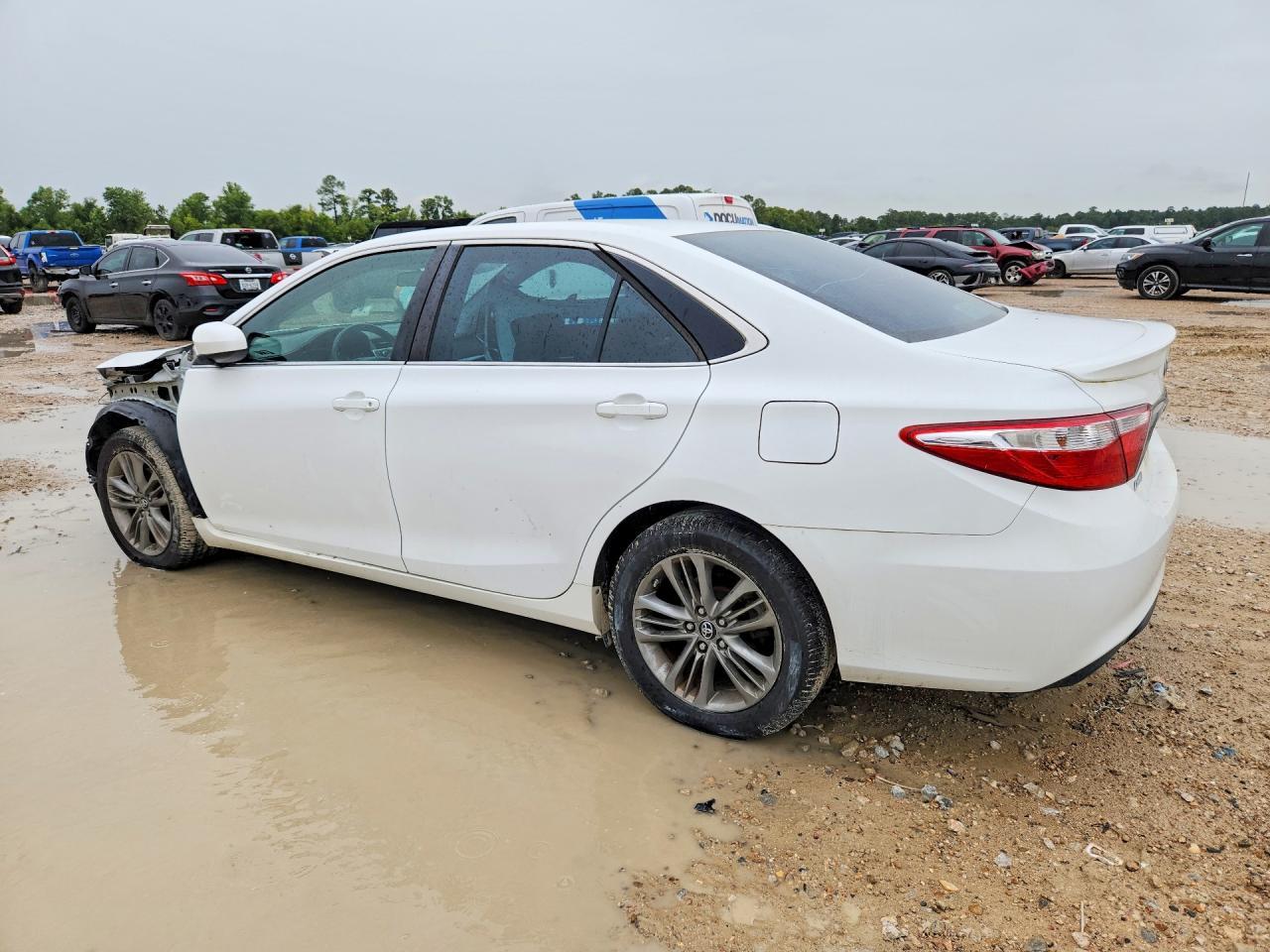 2016 Toyota Camry Se - Фото 2