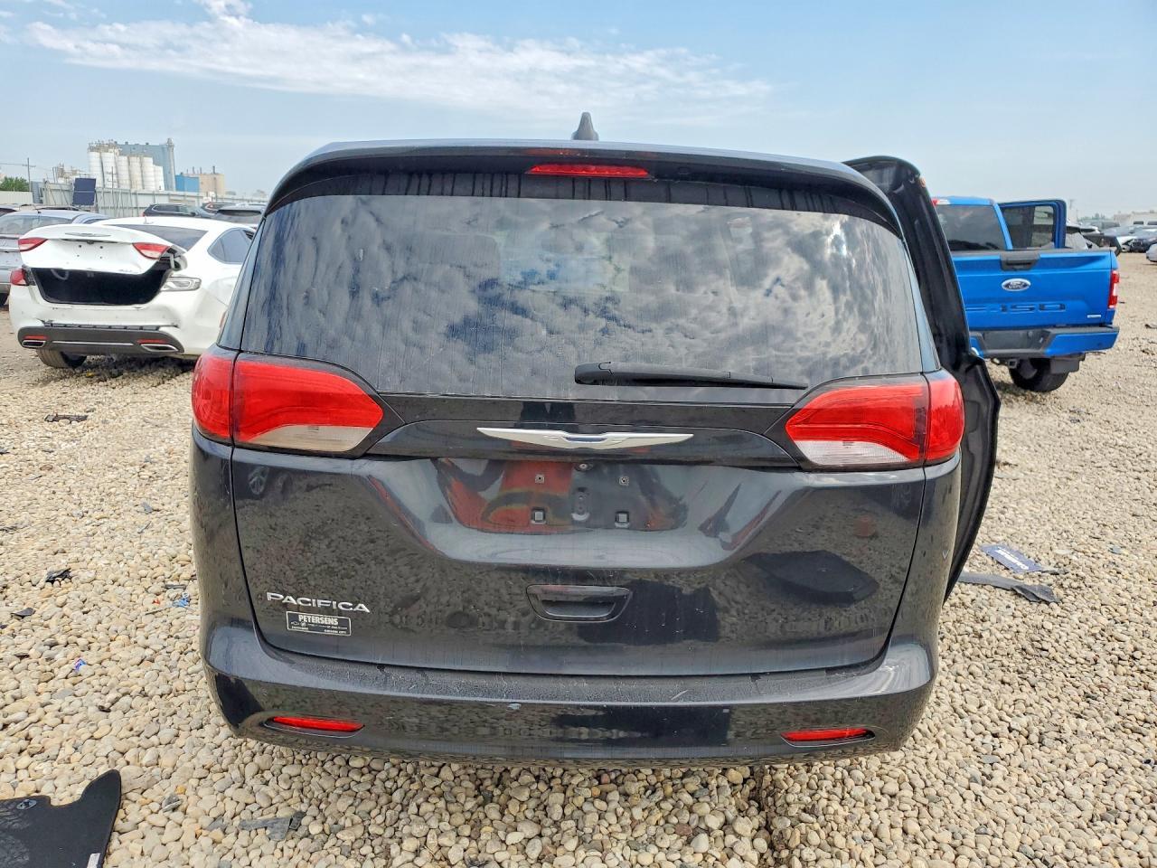 2017 Chrysler Pacifica Touring - Фото 6