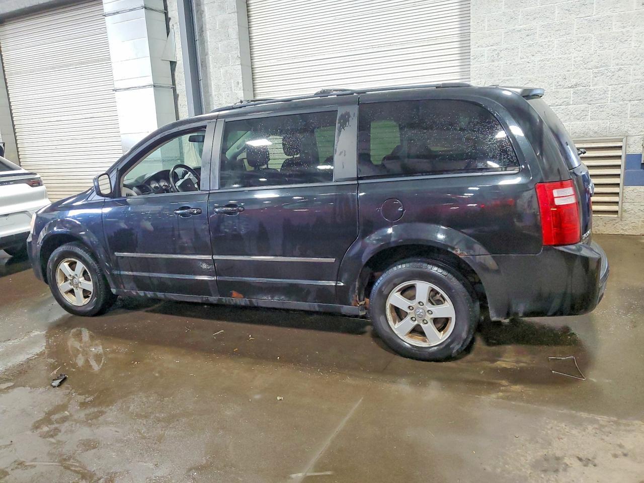 2010 Dodge Grand Caravan Sxt - Image 2