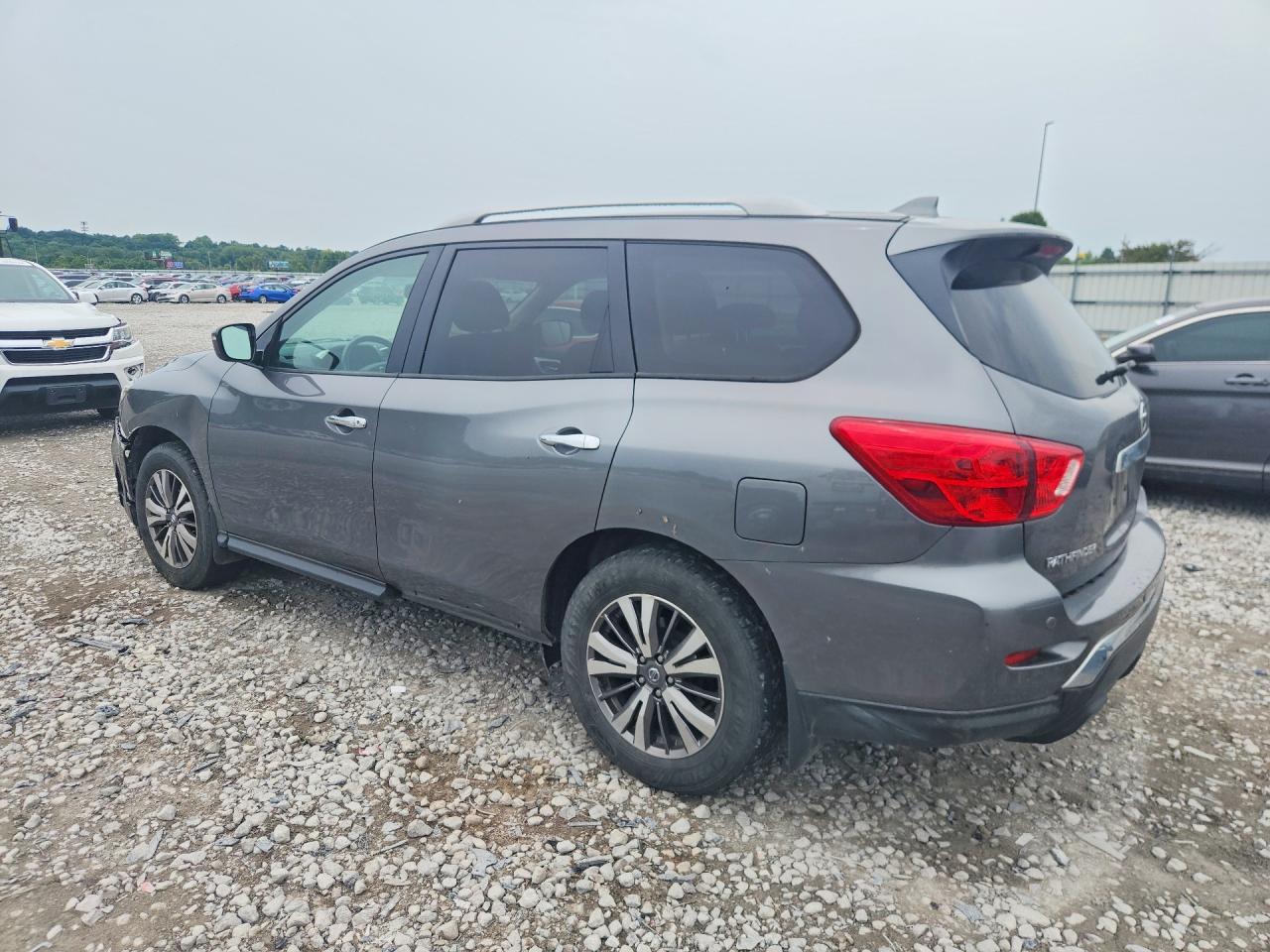 2019 Nissan Pathfinder Sv - Image 2