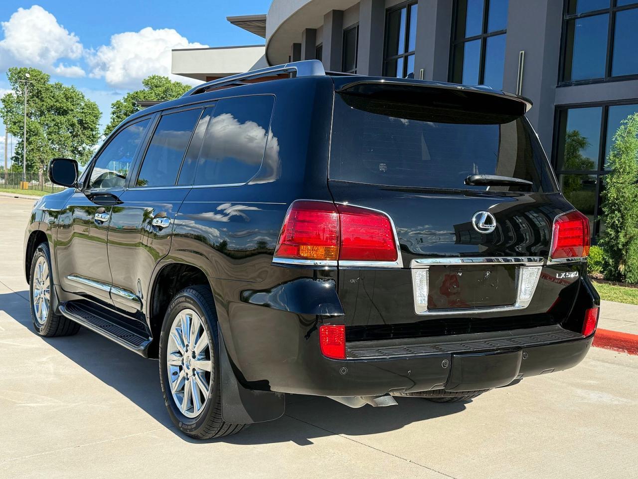 2011 Lexus Lx 570 - Image 3