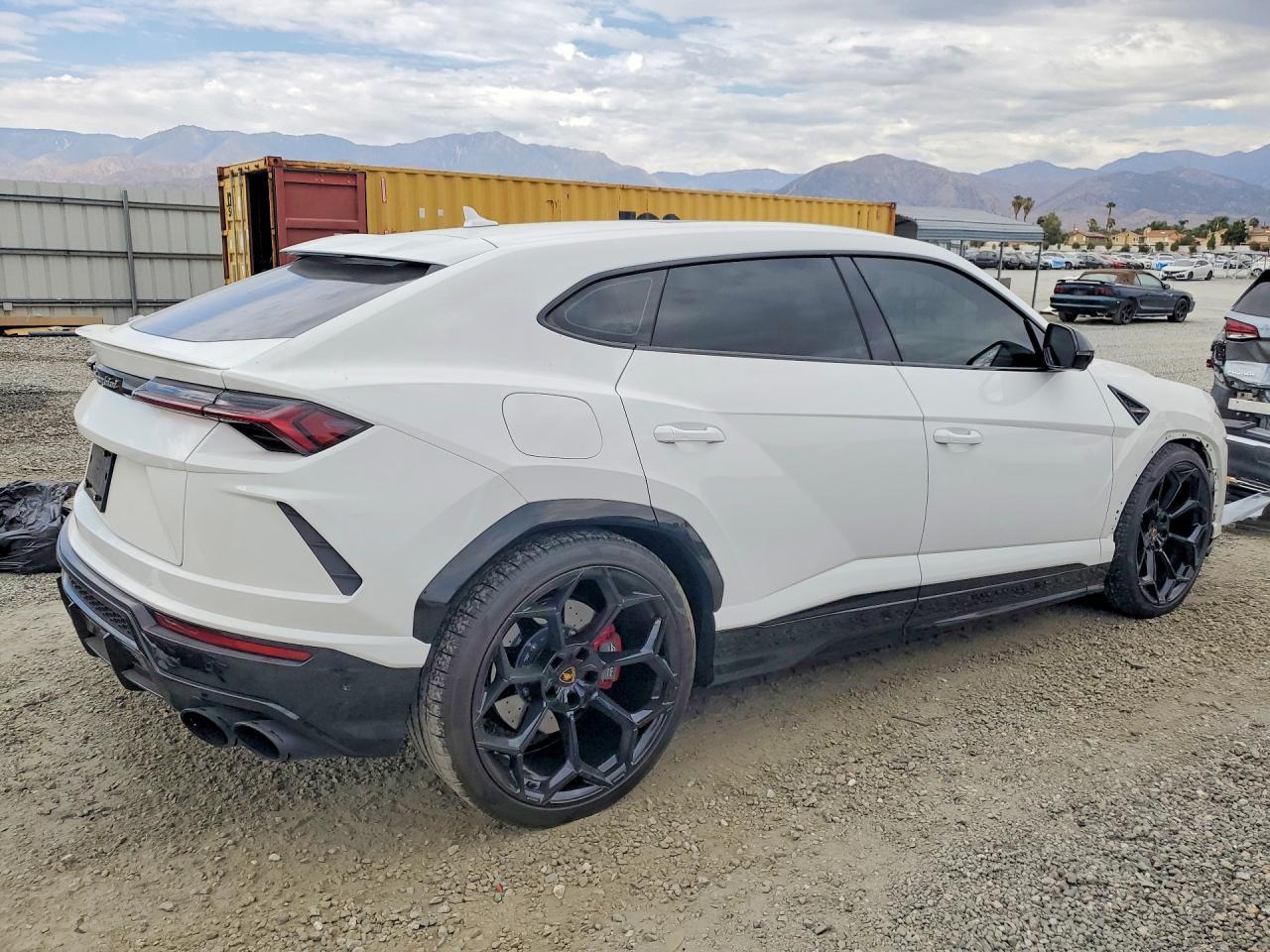 2022 Lamborghini Urus - Фото 3