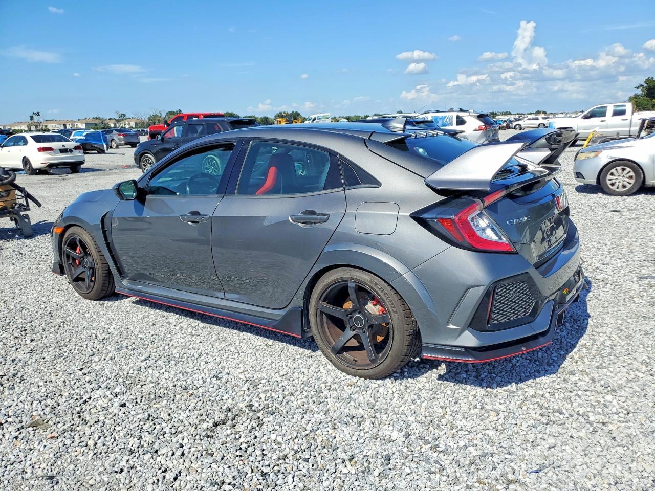 2019 Honda Civic Type-R Touring - Фото 2
