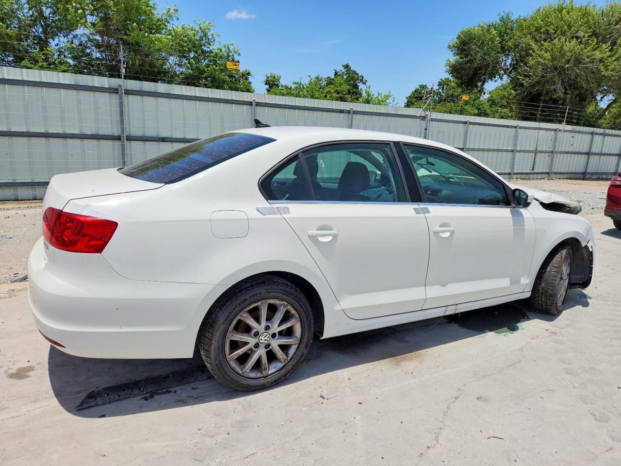 2013 Volkswagen Jetta Se - Image 3